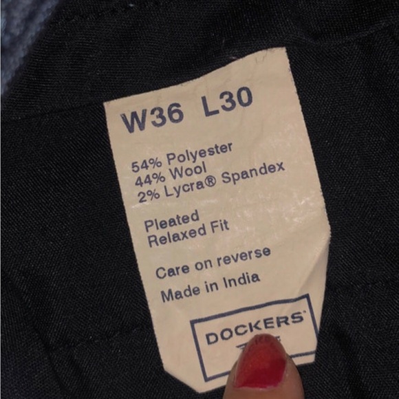 Two pairs of men’s Dockers - Picture 4 of 15